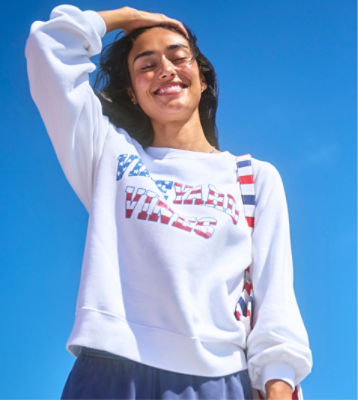 Sweatshirts & Pullovers